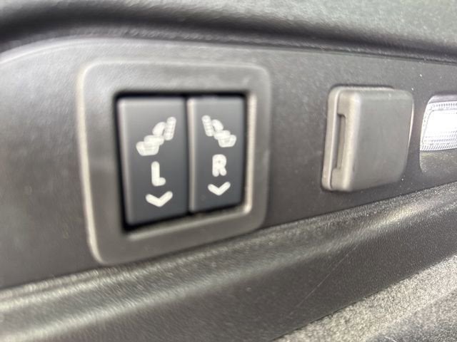 2025 Cadillac LYRIQ Luxury 3