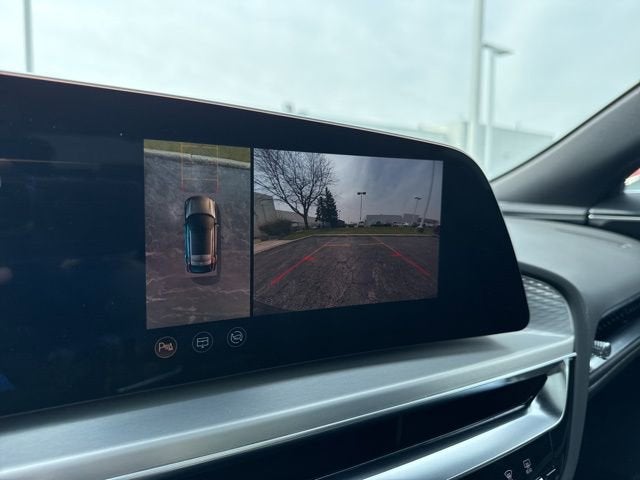 2025 Cadillac LYRIQ Luxury 3