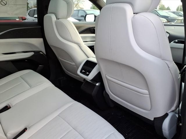 2025 Cadillac LYRIQ Sport 1