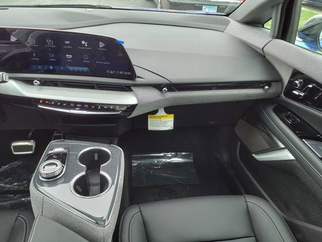 2025 Cadillac OPTIQ Luxury 1