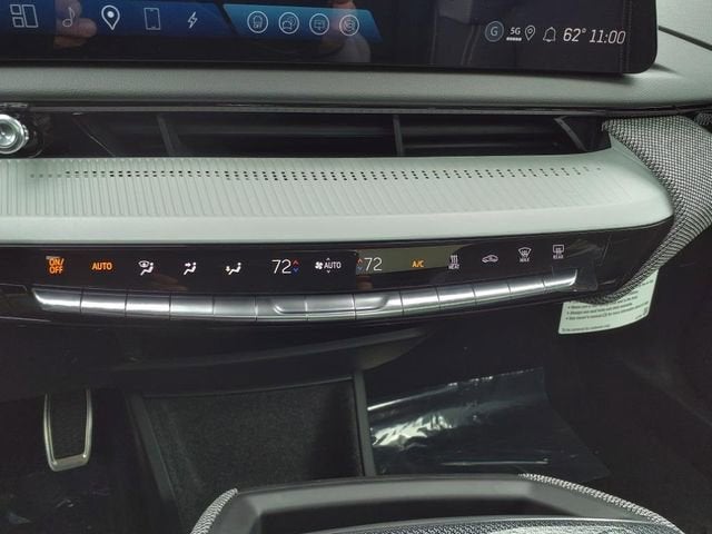 2025 Cadillac OPTIQ Luxury 1