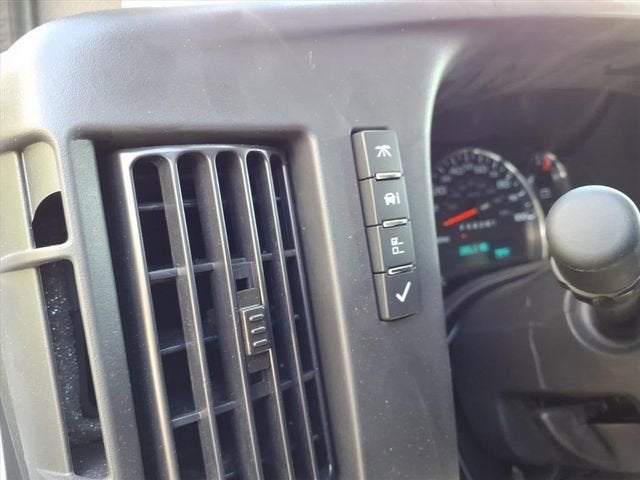 2025 Chevrolet Express Cutaway 3500 1WT