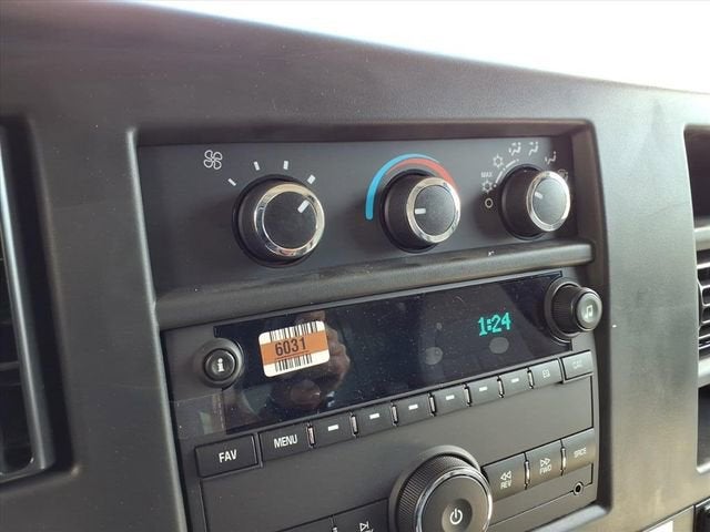 2025 Chevrolet Express Cutaway 3500 1WT