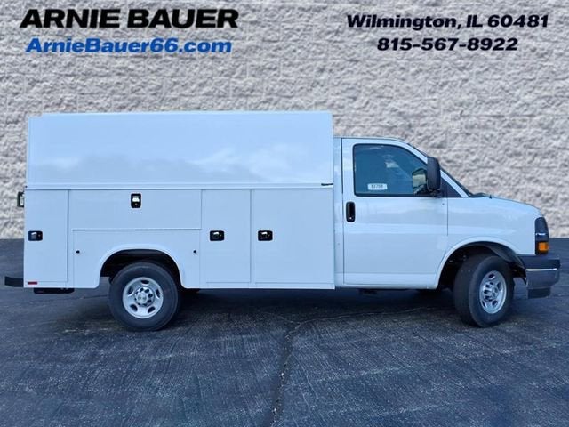 2025 Chevrolet Express Cutaway 3500 1WT