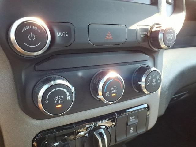 2024 RAM 1500 Tradesman Crew Cab 4x4 5'7" Box