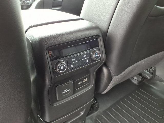 2022 GMC Acadia SLT